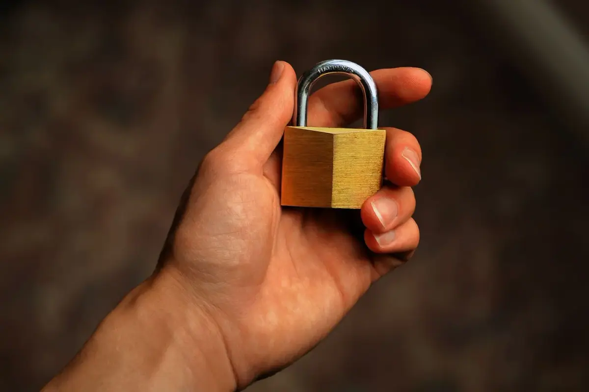 Emergency locksmith arriving to help in Cypress CA