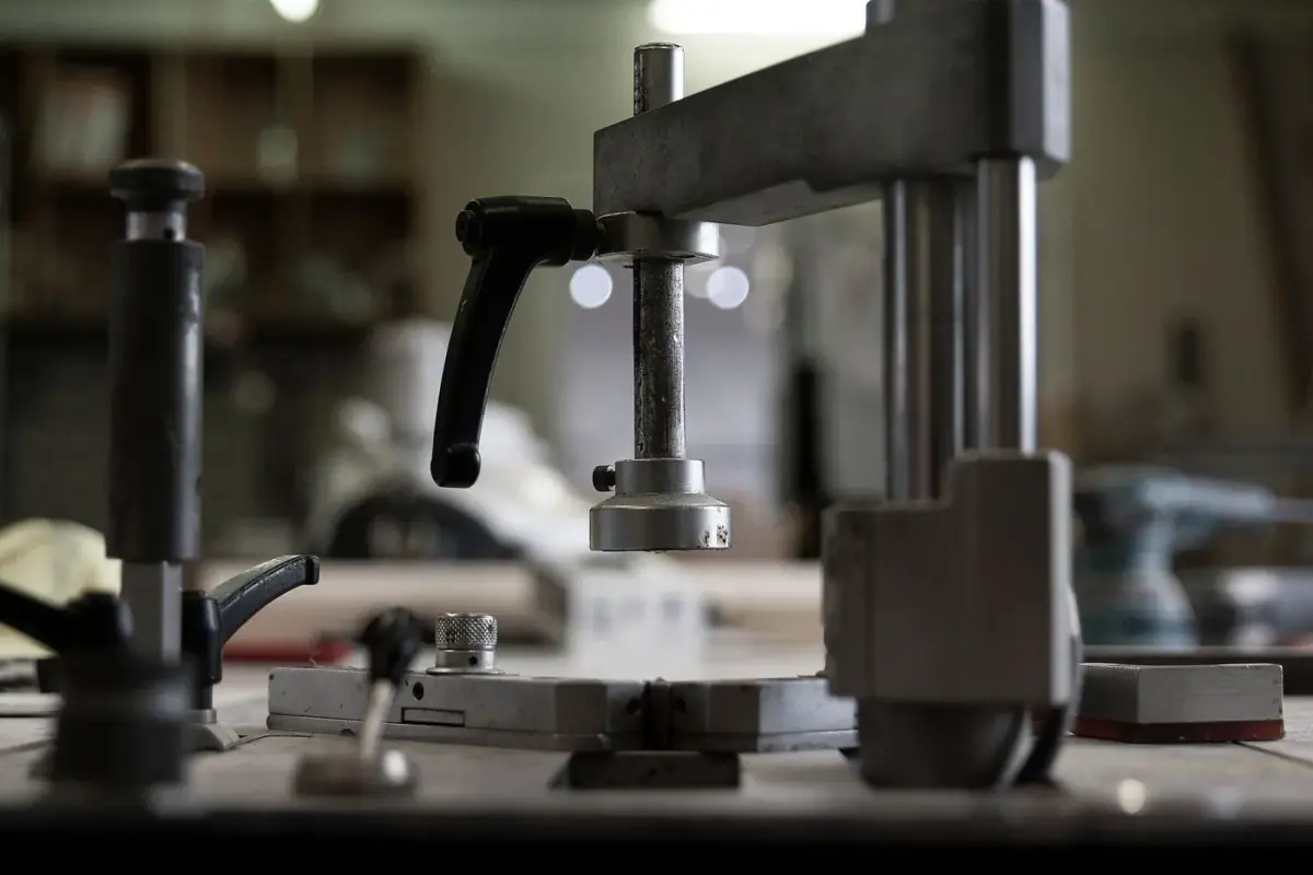 Locksmith tools and key machine